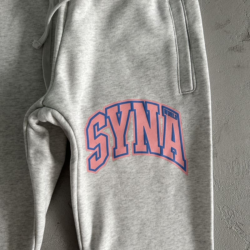 Conjunto Syna World College Logo Cinza/Rosa