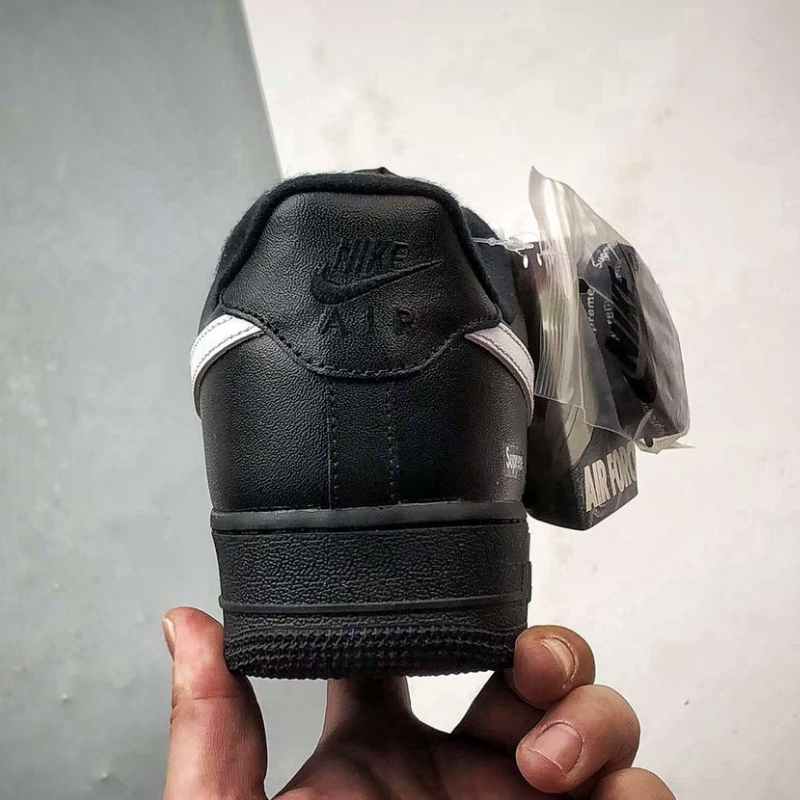 Air Force 1 Low Black x Supreme