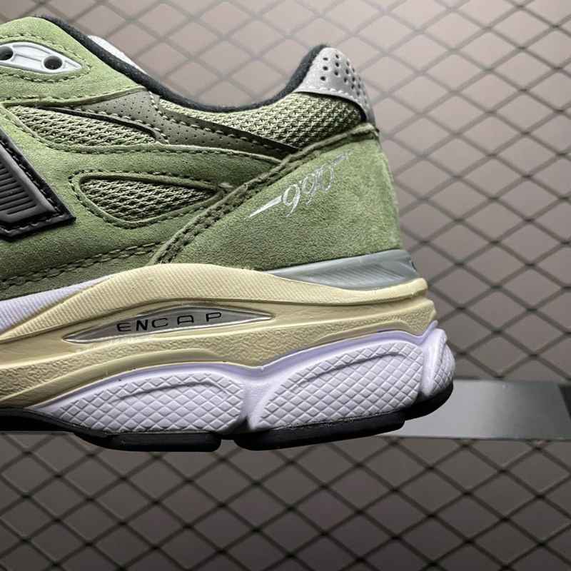 New Balance x JJJJound 990v3 MiUSA Vert Olive