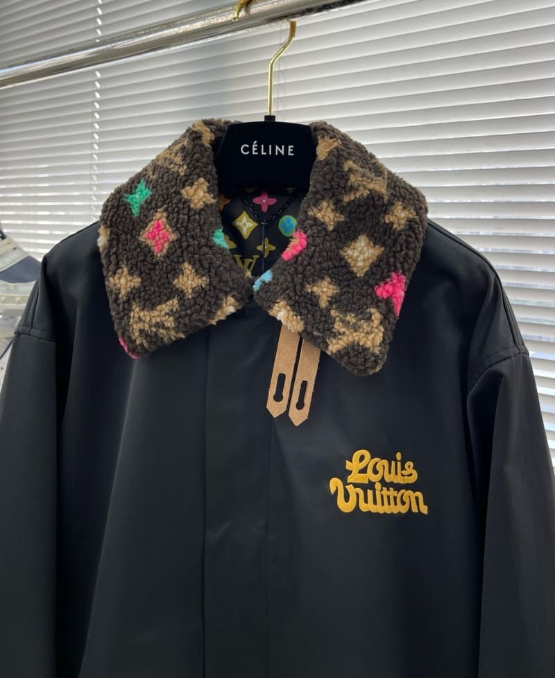Jaqueta Louis Vuitton Aviator Monogram Fleece Collar