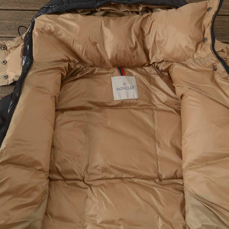 Sobretudo Moncler Metalassê Preto