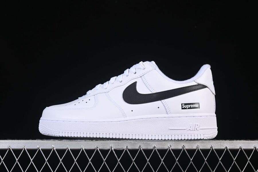 Air Force 1 Low White x Supreme