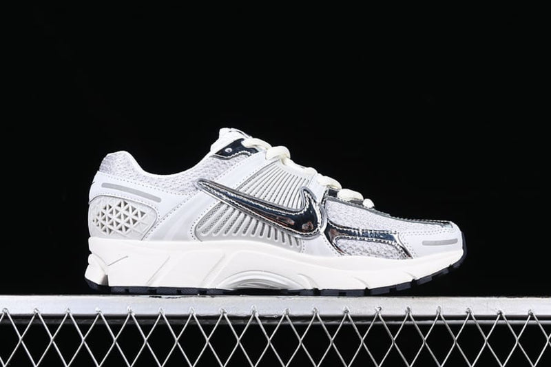 Nike Zoom Vomero 5 Photon Dust Metallic Silver