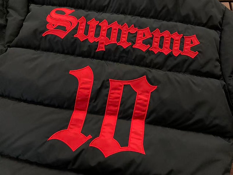 Jaqueta Supreme x Umbro Down Puffer Black