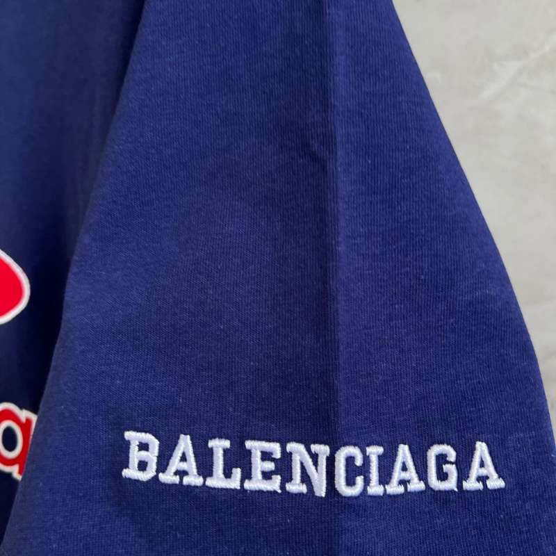 Camiseta Balenciaga Football V-neck Oversized Azul