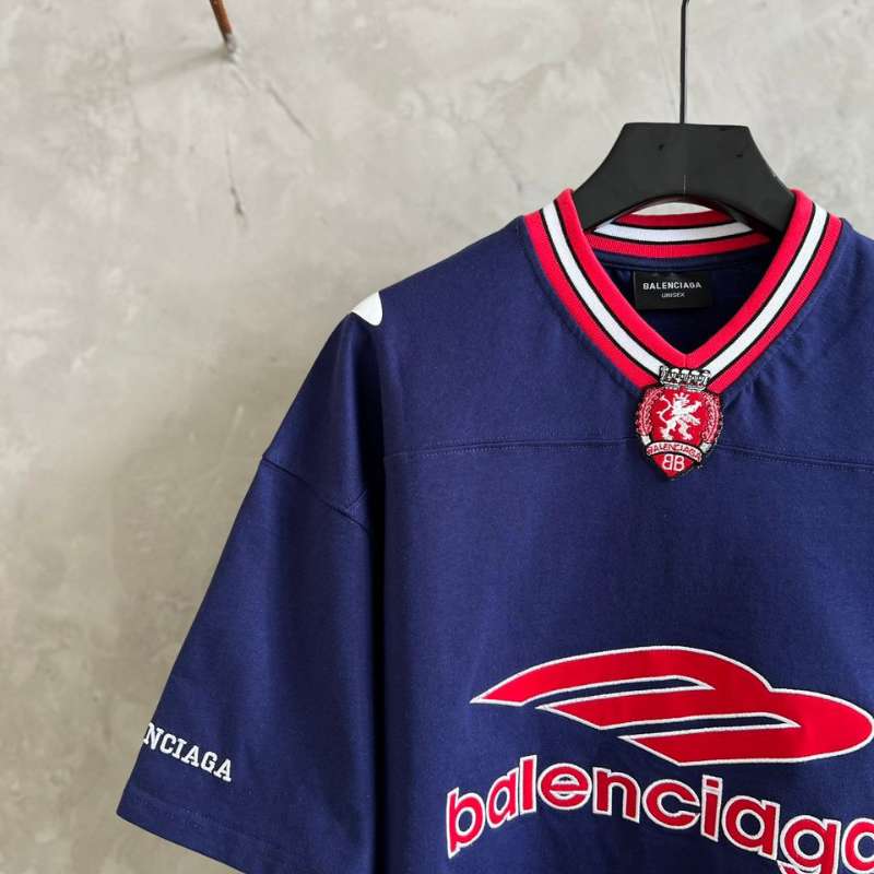 Camiseta Balenciaga Football V-neck Oversized Azul
