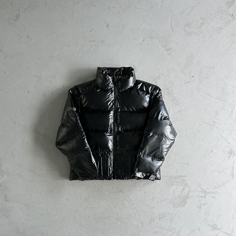 Jaqueta Trapstar Irongate Embossed Puffer Preta