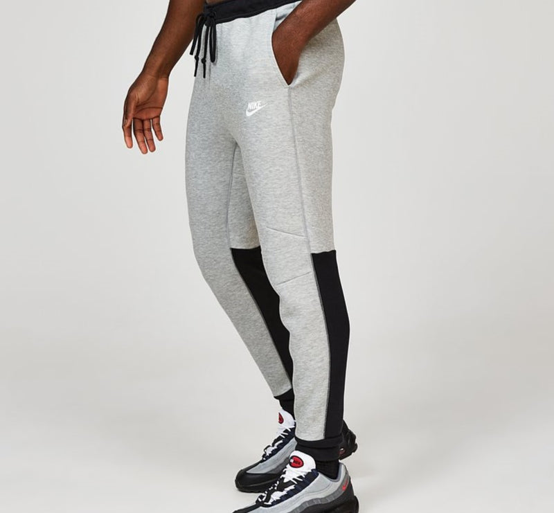 Conjunto Nike Tech Fleece Cinza/Preto 2023 (New Season)