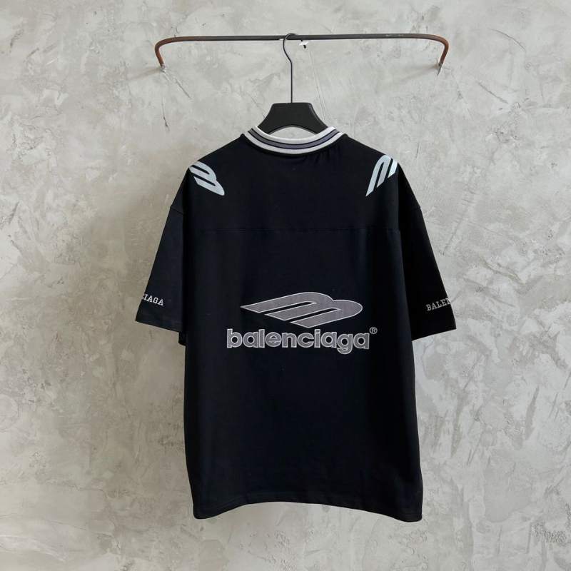 Camiseta Balenciaga Football V-neck Oversized Preta