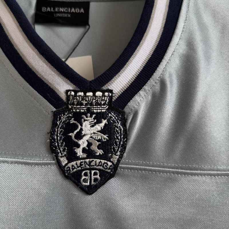 Camiseta Balenciaga Jersey V-neck Oversized Cinza