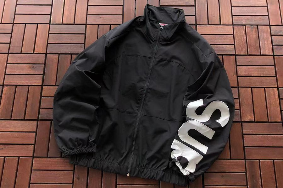 Conjunto Supreme Spellout Track Black