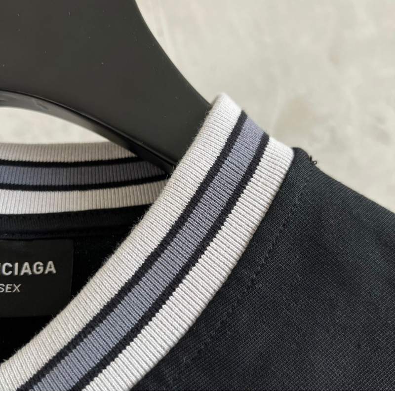 Camiseta Balenciaga Football V-neck Oversized Preta