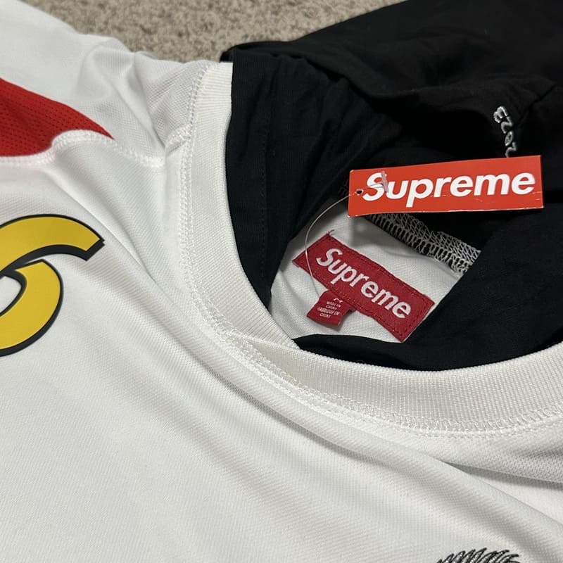 Conjunto Supreme Hooded Soccer Branco