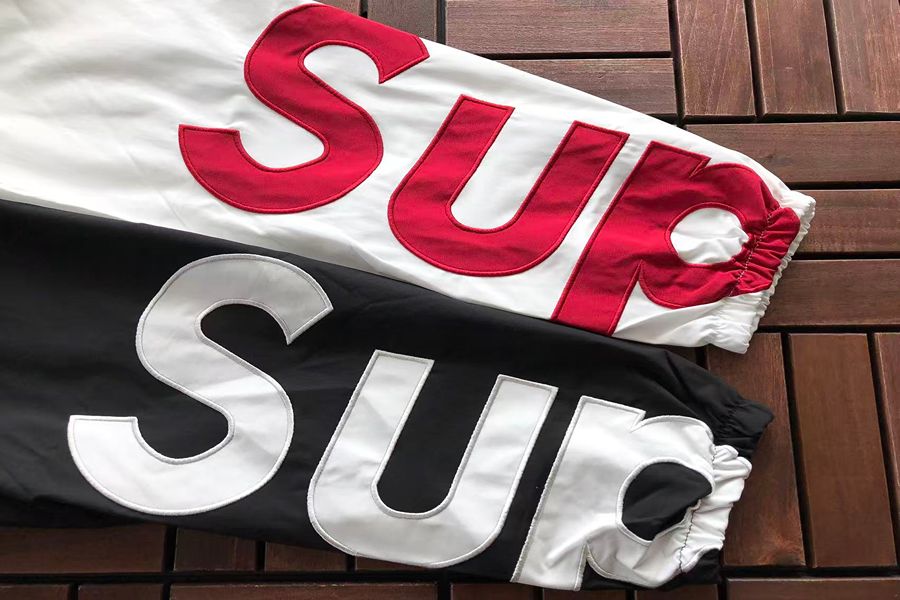Conjunto Supreme Spellout Track White
