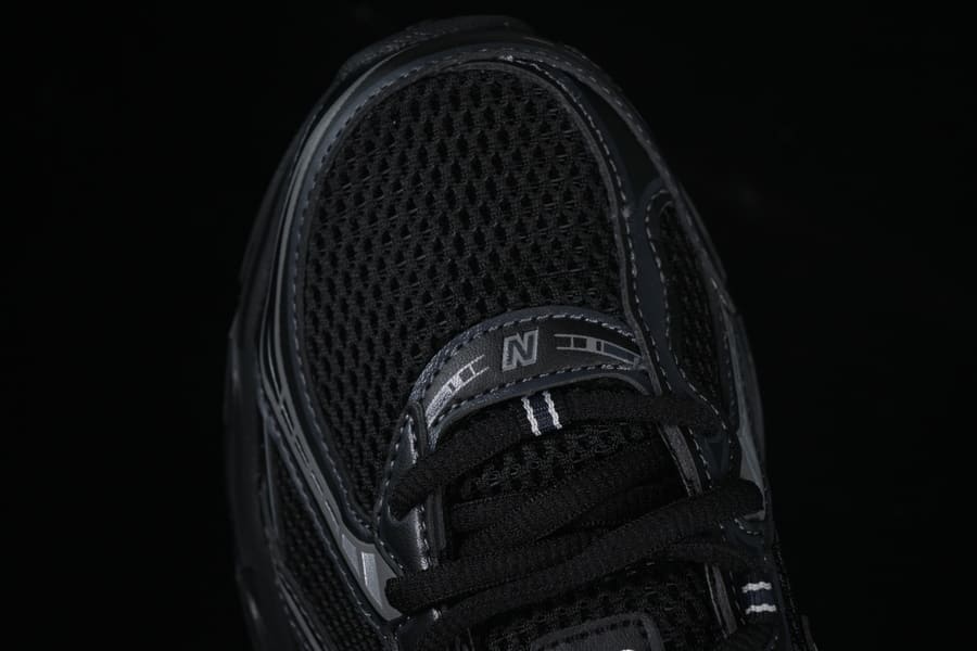 New Balance 740 Black Grey Silver