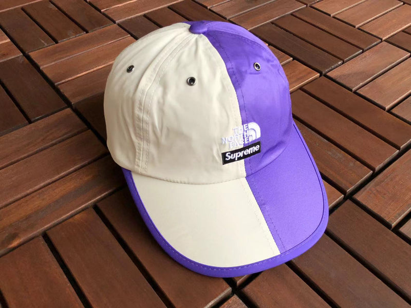 Boné Supreme x The North Face Creme Roxo