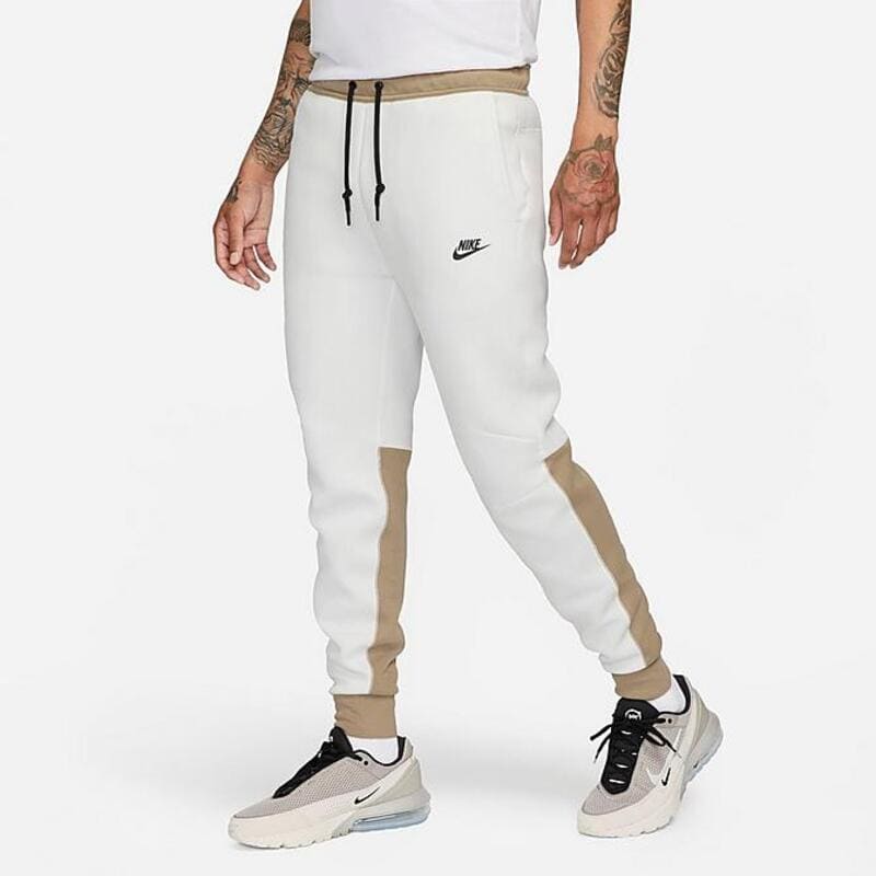Conjunto Nike Tech Fleece Bege/Branco 2023 (New Season)