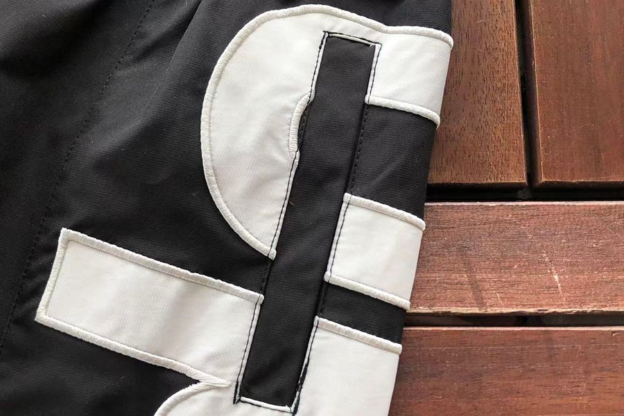 Conjunto Supreme Spellout Track Black