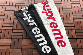 Conjunto Supreme Spellout Track White