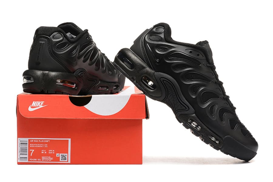 【在庫あり】 Plus Max Air TN Black Triple Drift 靴