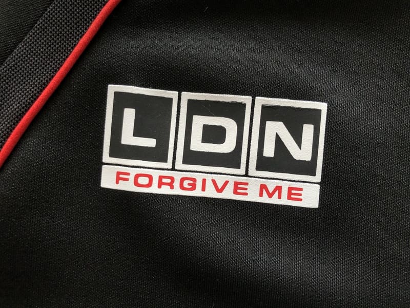 Conjunto Syna World Perforated Perfomance Black Red