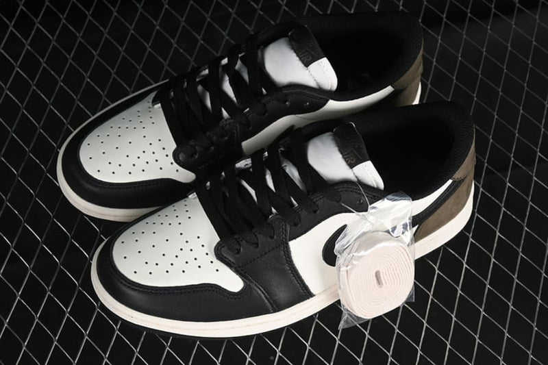 Jordan 1 Low OG Mocha