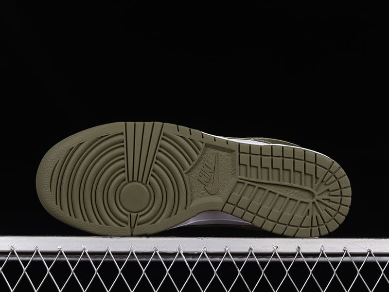 Nike Dunk Low Medium Olive