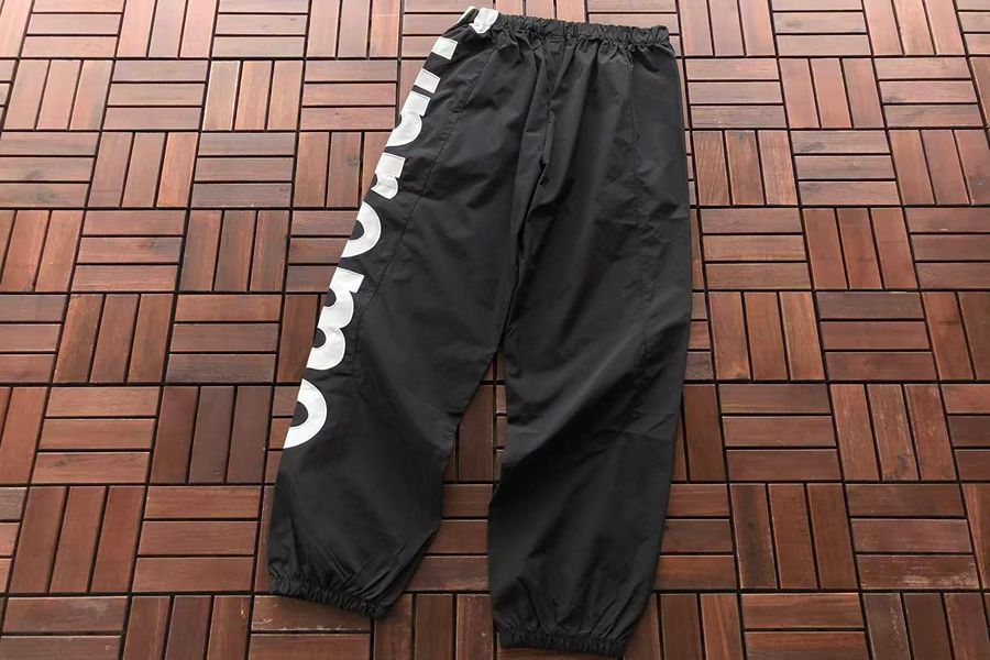 Conjunto Supreme Spellout Track Black