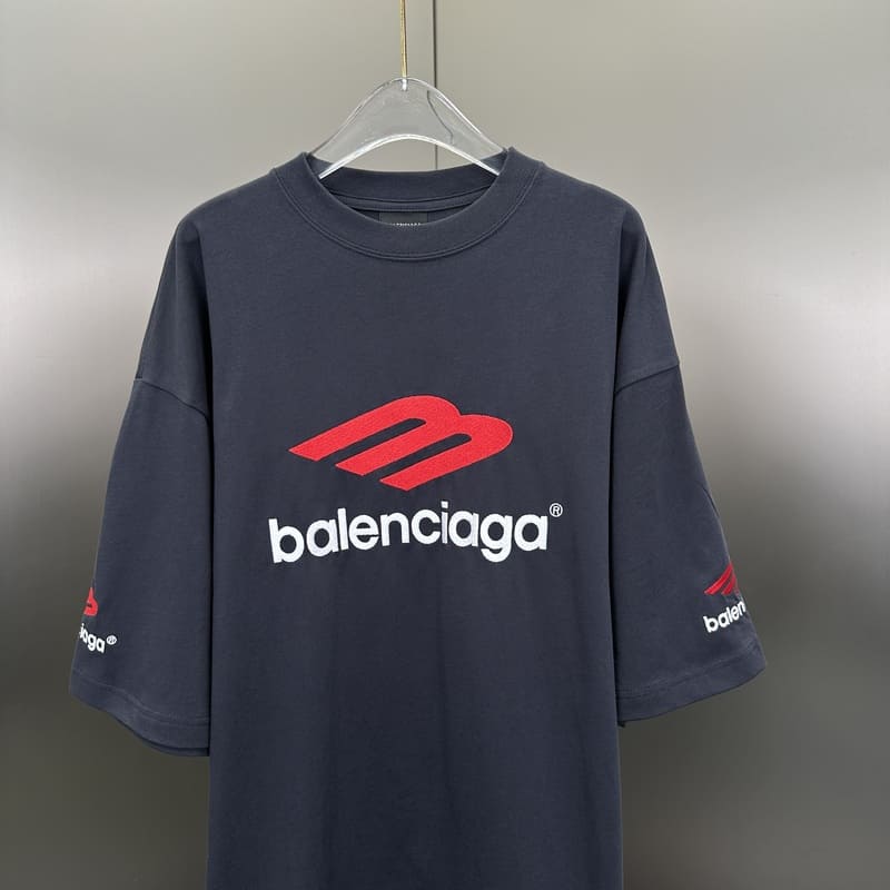 Camiseta Balenciaga Logo Embroidered Preta