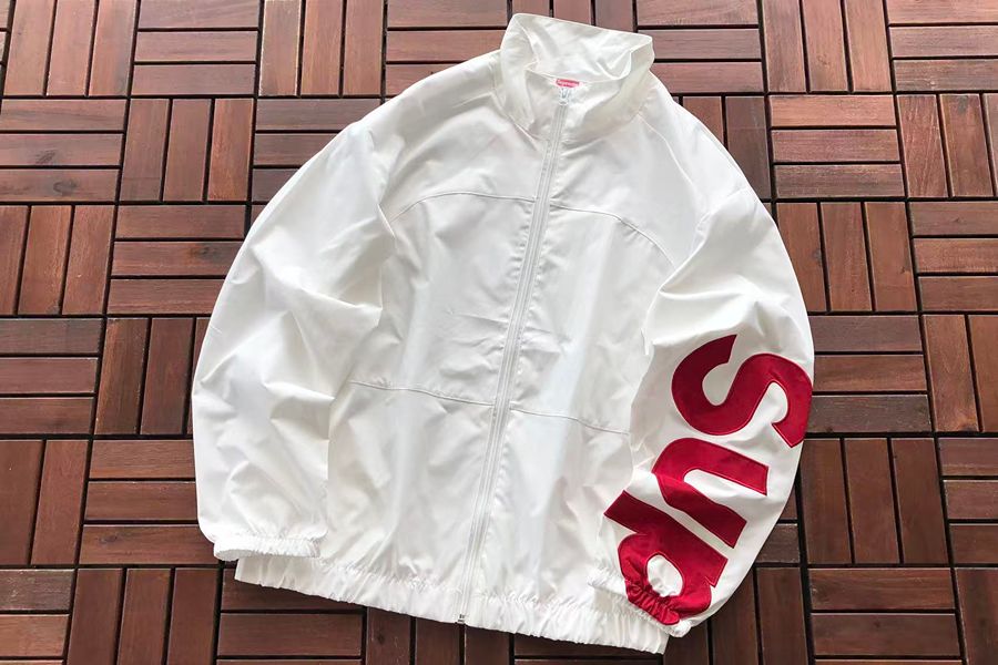 Conjunto Supreme Spellout Track White