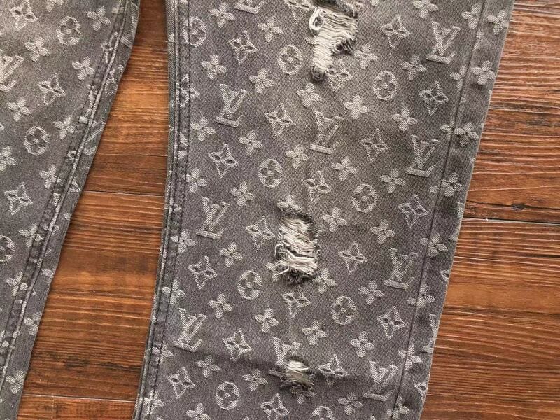 Calça Louis Vuitton Distressed Baggy Monogram Jeans