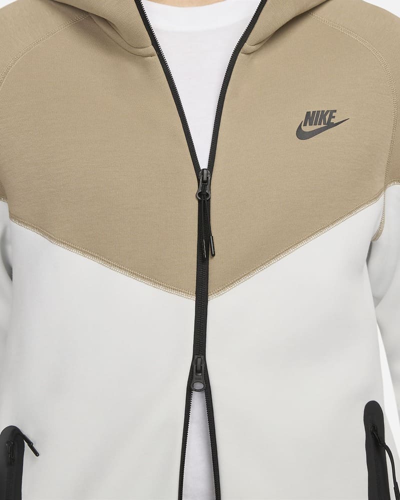 Conjunto Nike Tech Fleece Bege/Branco 2023 (New Season)